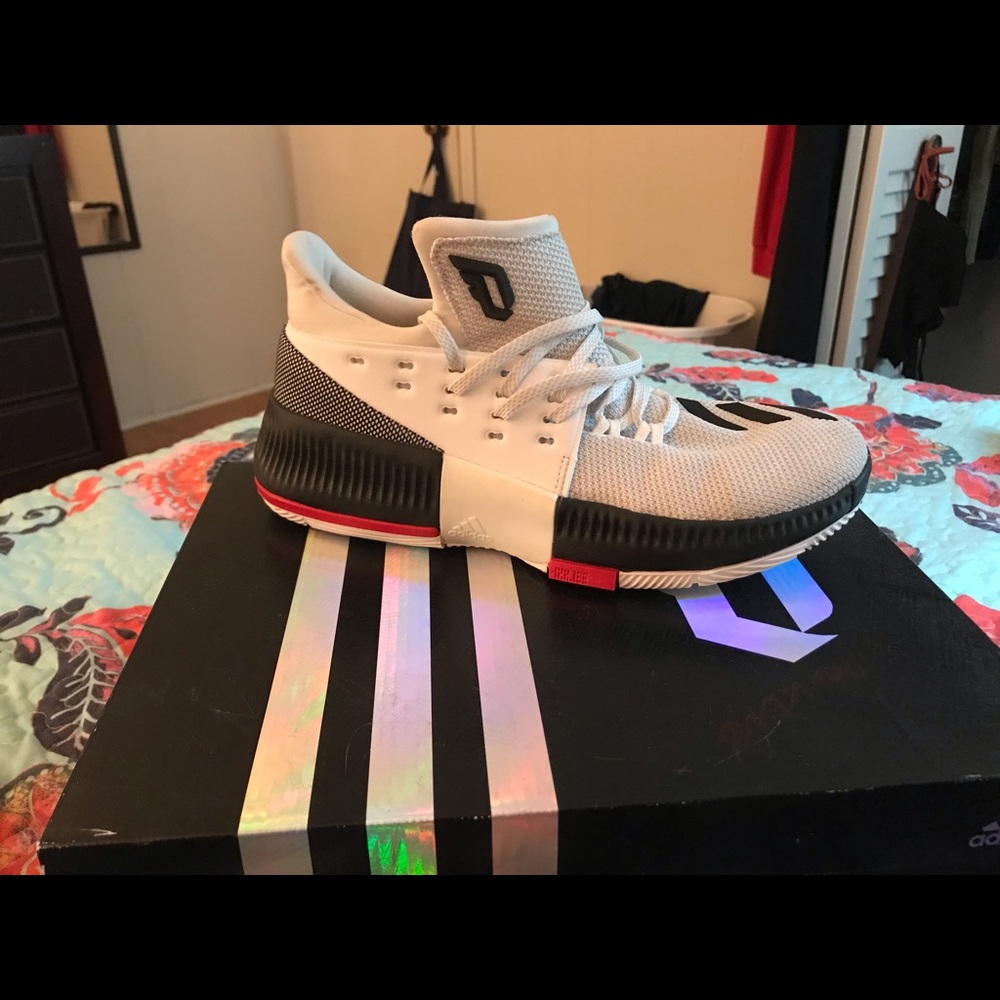 D Lillard 3 basketball shoes